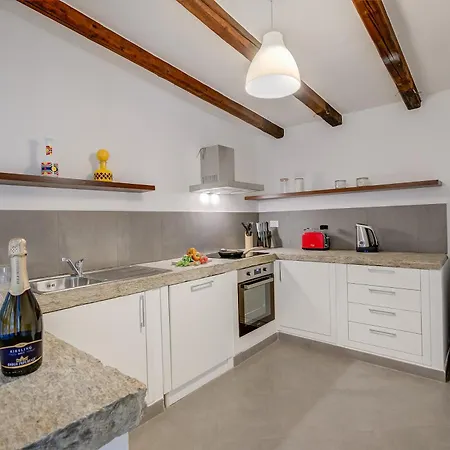Semesterbostad Residenza Pucia - Happy Armeno